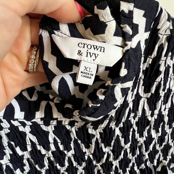 Crown & Ivy black tank top - Picture 3 of 3